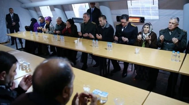 Orgeneral Akar, şehit evini ziyaret etti