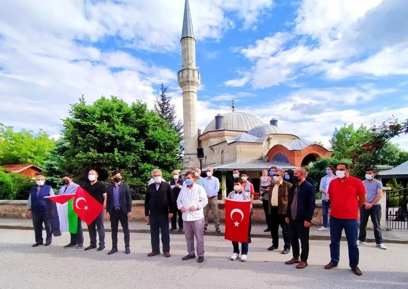 Osmanlı`nın en büyük hadis medresesinin önünden İsrail`e seslendiler