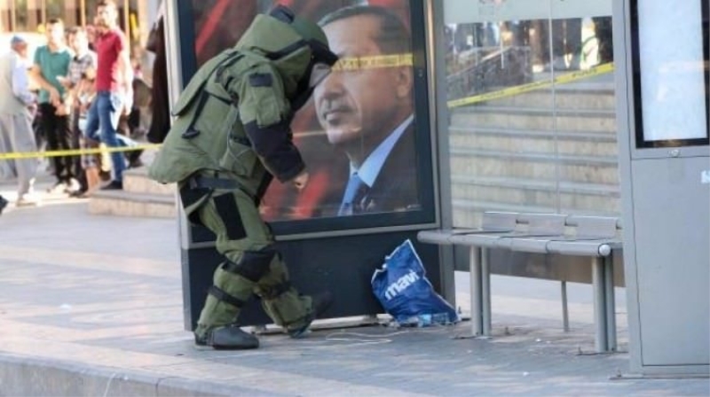 Otobüs durağına bırakılan poşet paniğe neden oldu