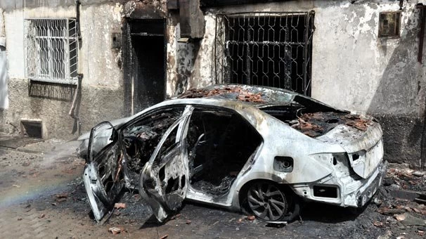 Otomobilde çıkan yangın evlere sıçradı