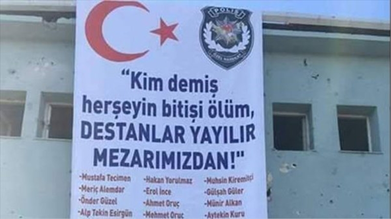 Özel harekat binasında duygulandıran afiş