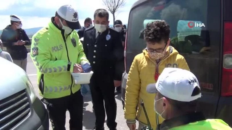 Özel öğrenciler polis oldu, telsizden anons geçti