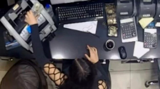 Para sayarken yaptığı hata pahalıya mal oldu!