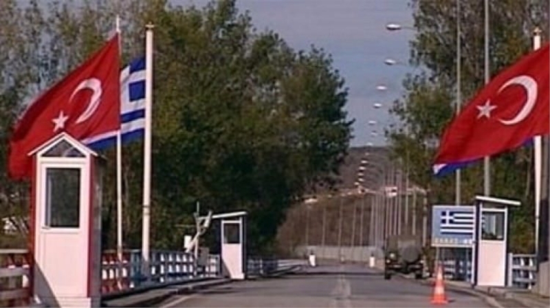 Para ve altınlarla Yunanistan'a kaçtılar