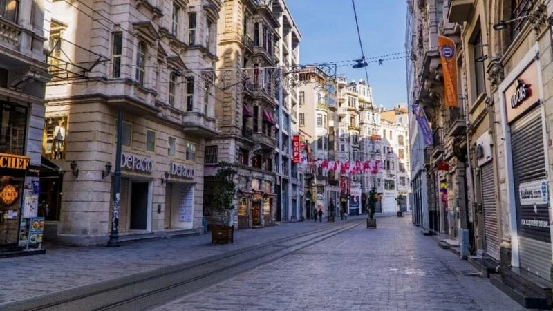 Pazar yasak var mı? Pazar hangi illerde sokağa çıkma yasağı var?