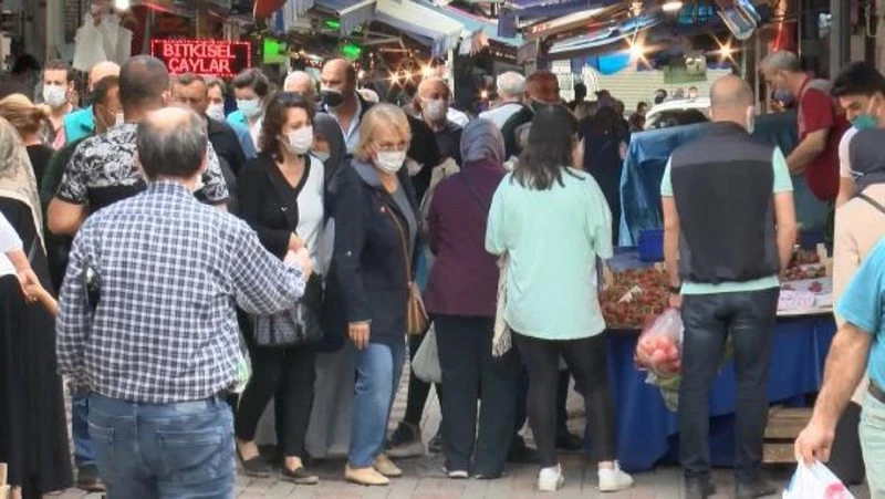 Pazar yerlerinde yoğunluk yaşandı, girişlerde kuyruklar oluştu (2)