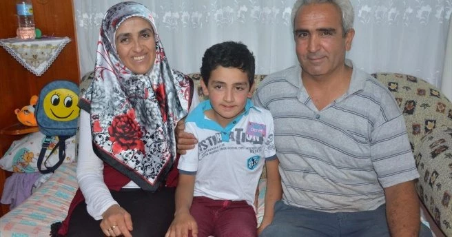 Piknikte kaybolan çocuk evdeki kanepenin arkasında bulundu