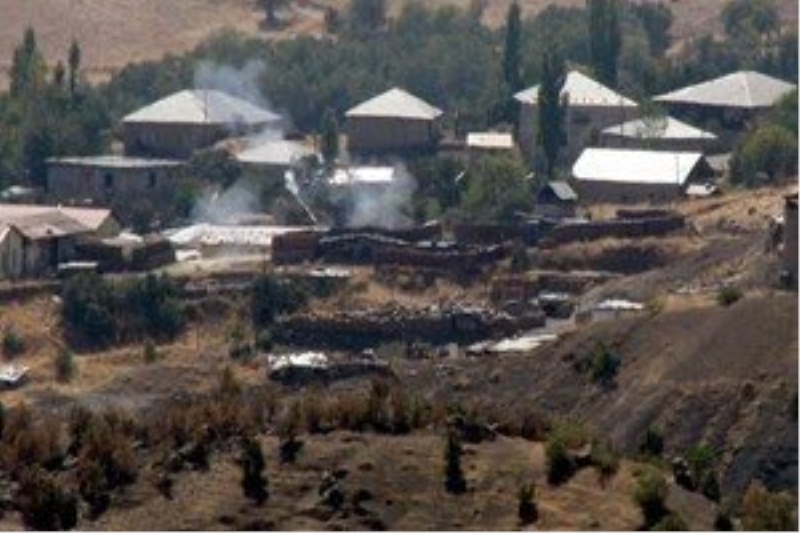 PKK?lı teröristler Derecik?te üs bölgeye saldırdı