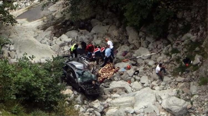 Polis memuru uçurumdan yuvarlanarak can verdi