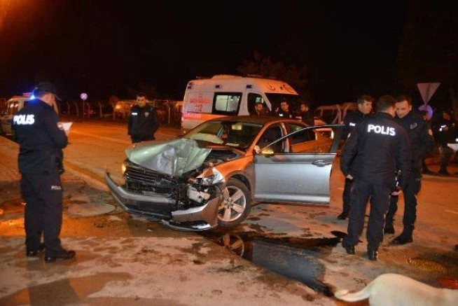 POLİS`TEN KAÇTI BALTAYI TAŞA VURDU