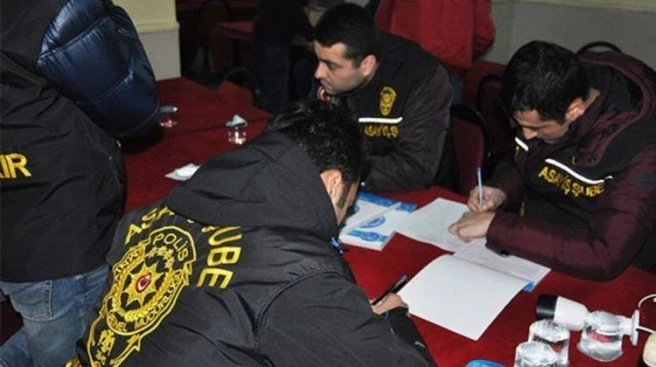 Polis yakalamaktan onlar oynamaktan bıkmadı