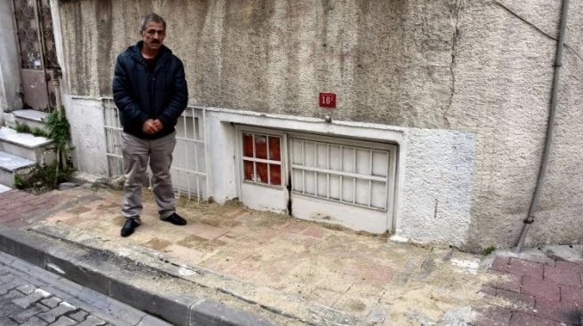 Sabaha karşı geldiler! Evine giremiyor