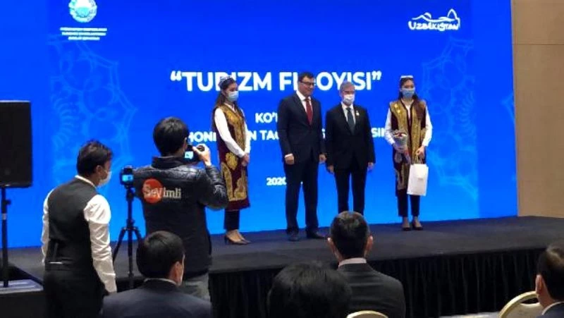 Sadık Badak, Özbekistan`da `Turizm Fedaisi` seçildi