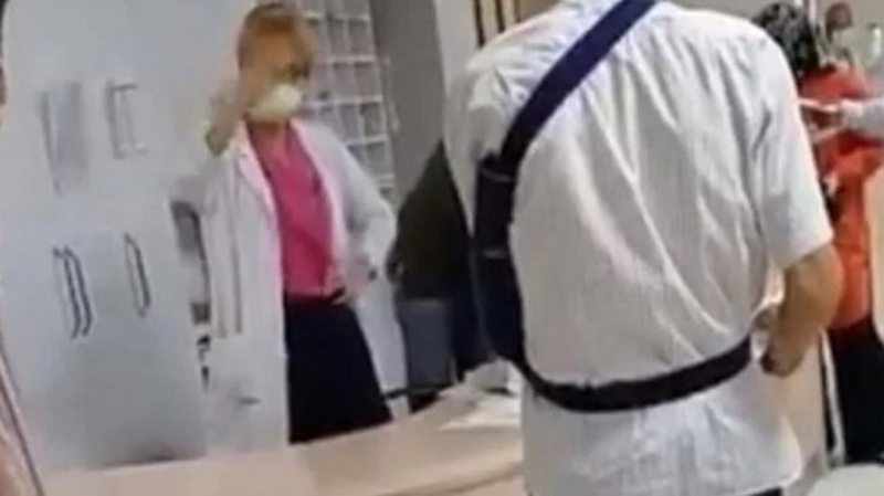 Sağlık Bakanlığı hastalarını köpek yerine koyan doktor hakkında soruşturma başlattı