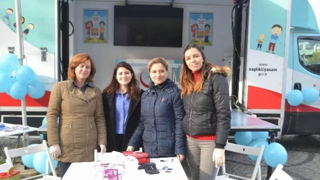 Sağlık Görevlileri Vatandaşın Şekerini Ölçtü