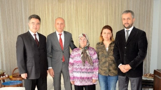 Sağlık Yöneticilerinden Organ Bağışı Yapan Ailelere Ziyaret
