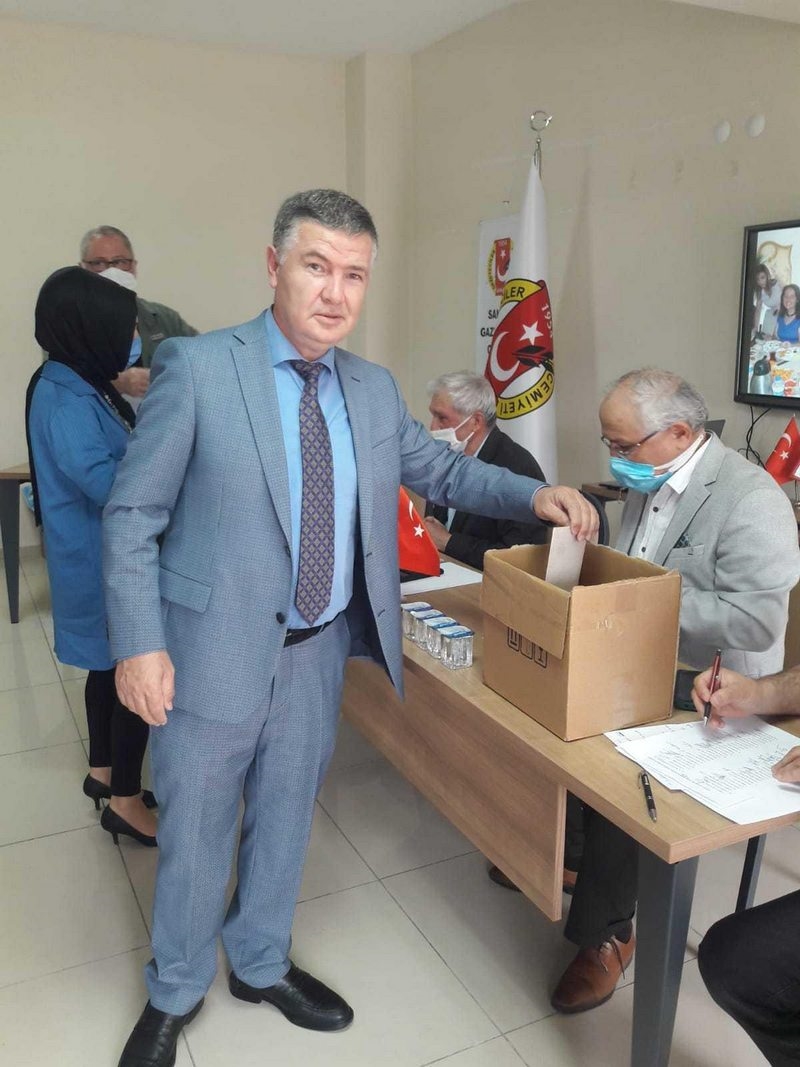Sakarya Gazeteciler Cemiyeti`nde Sezai Matur güven tazeledi
