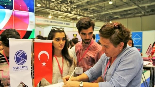 Sakarya Üniversitesi Bakü Eğitim Fuarı`nın Yıldızı Oldu