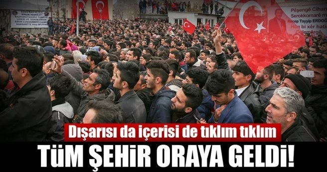 Salon tıklım tıklım doldu! Birlerce kişi ise dışarıda...