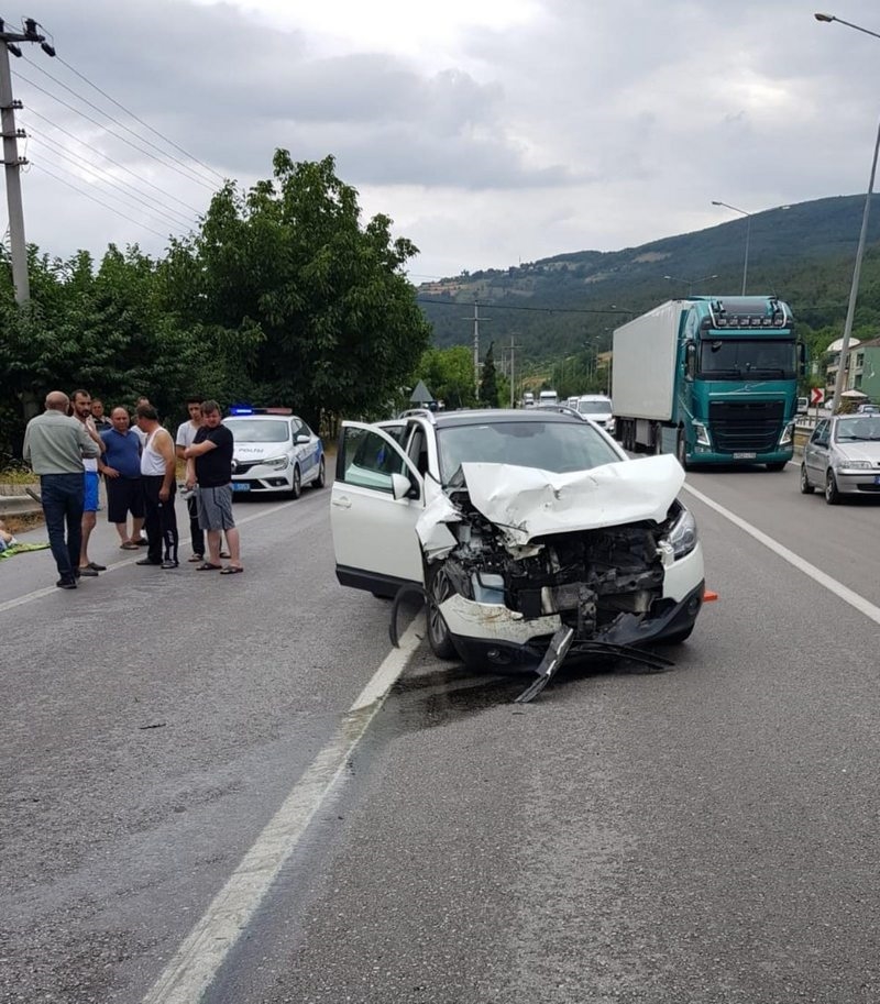 Samsun`da tırla çarpışan cipteki 2 kişi yaralandı