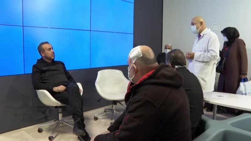 Sanatçı Haluk Levent, Parkinson hastalarıyla buluştu