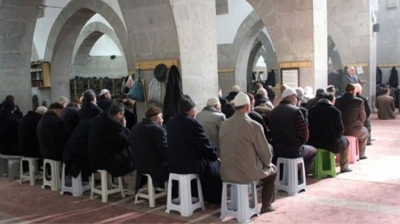 Sandalyede namaz kılmak caiz mi? Diyanet'ten yazılı açıklama