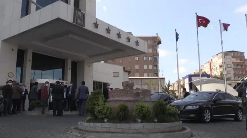 ŞANLIURFA - Gelecek Partisi Genel Başkanı Davutoğlu, gazetecilerle bir araya geldi