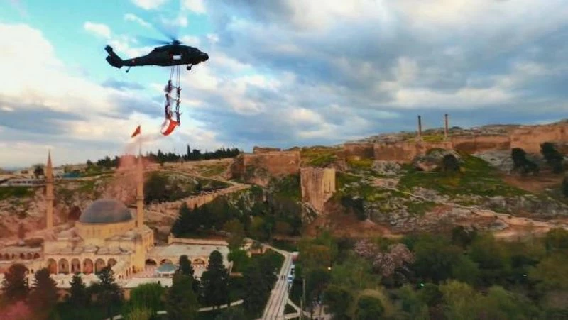 Şanlıurfa`da, Solo Türk gösterisi