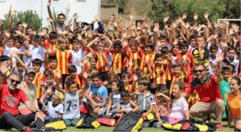 Savaş mağduru çocukların futbol heyecanı