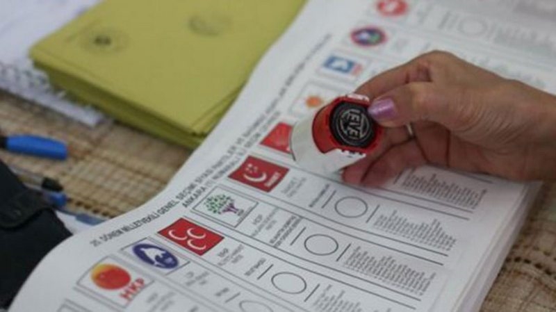 Seçim barajı sorusuna Cumhurbaşkanı Başdanışmanı Uçum`dan yanıt: Yüzde 5 ya da 7`ye düşürülebilir