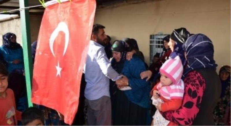 Şehidin baba evi ziyaretçi akınına uğradı