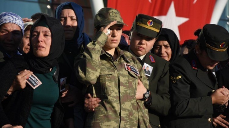 Şehit ağabeyini böyle karşıladı