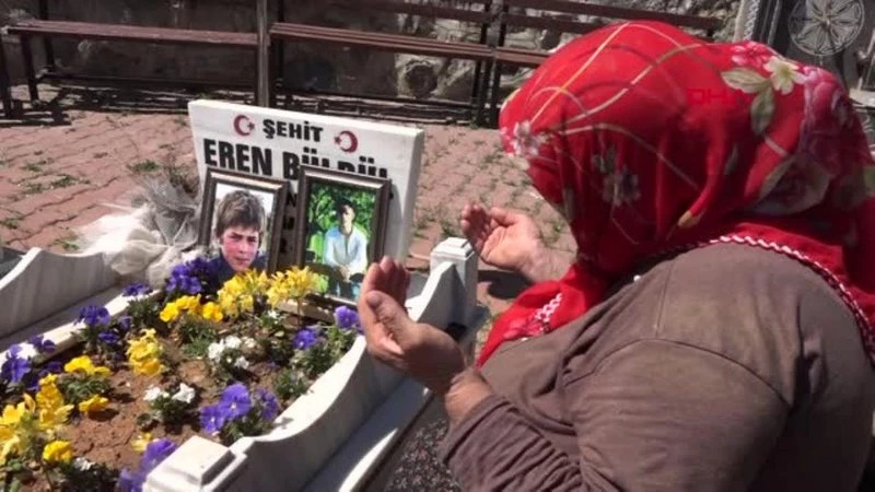 Şehit Eren Bülbül`ün annesi: Harçlığı olmadığı için bana çiçek alamazdı