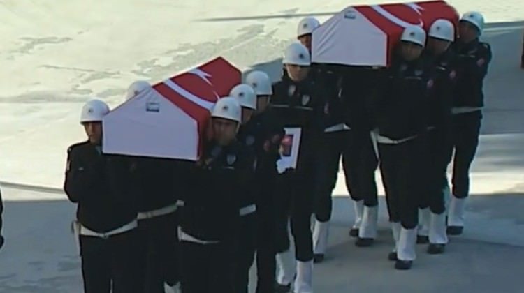 Şehit polisler için emniyette tören