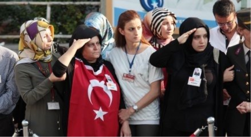 Şehit son yolculuğuna Kürtçe ağıtlarla uğurlandı