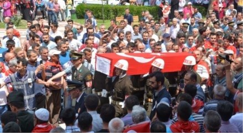 Şehit Uzman Çavuş Erkut?un cenazesi son yolculuğuna uğurlandı
