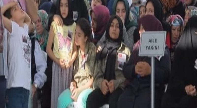 Şehit uzman çavuşu kardeşleri kamuflaj giyerek uğurladı