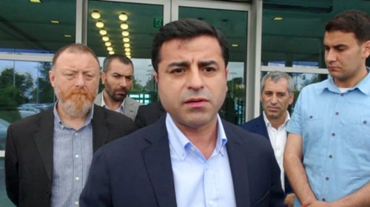 Selahattin Demirtaş'ın tutuklanma anının videosu - İzle