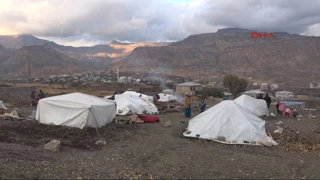 Şemdinli Sınırdaki Sığınmacılardan Çor Koşullarda Yaşam