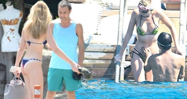 Serdar Ortaç ve Eşi Bikini Tartışmasının Ardından Denizde Aşk Dolu Anlar Yaşadı