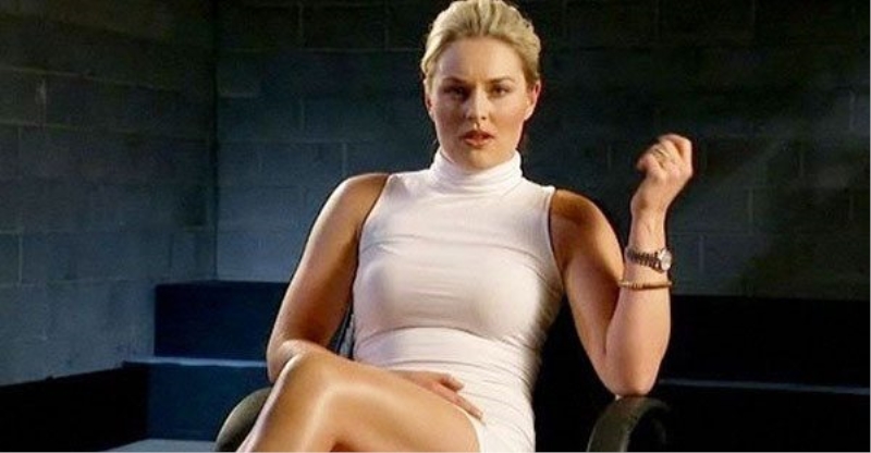 Sharon Stone`dan meydan okuyan bikini pozu!