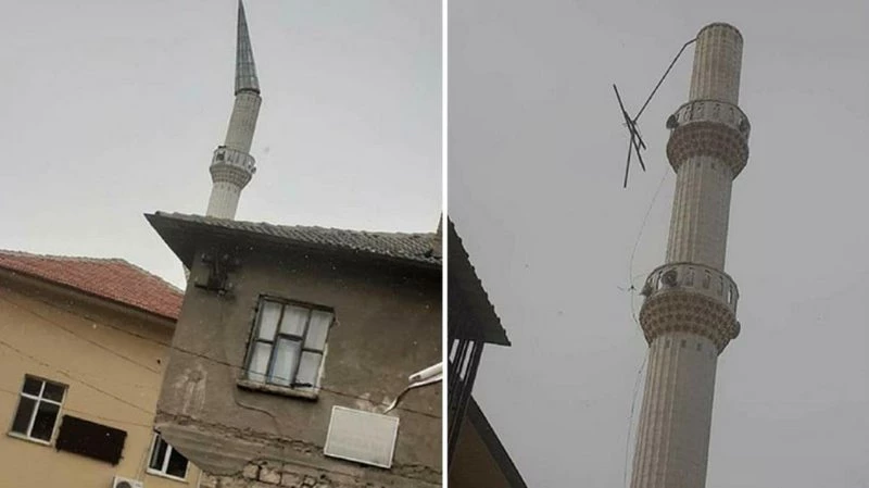 Şiddetli fırtına cami minaresinin külahını uçurdu