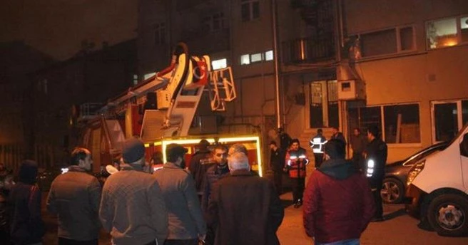 Sinirlenen adam evi yakmaya kalktı