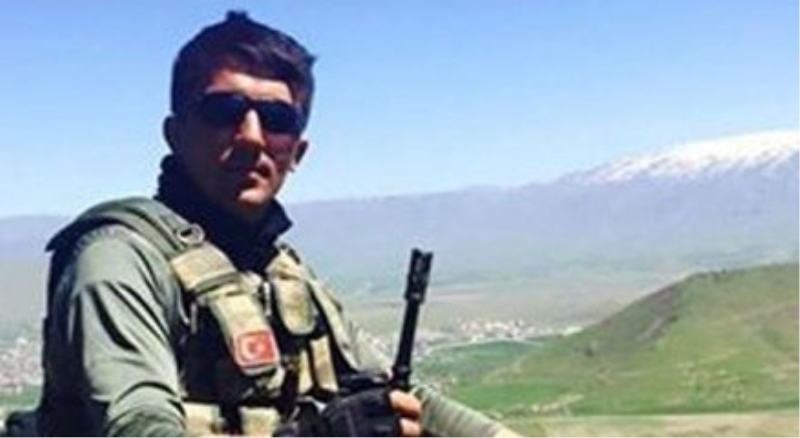 Sinop şehidine ağlıyor