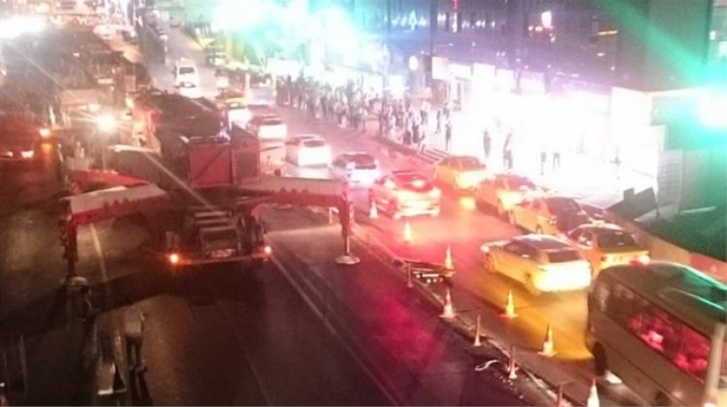 Şirinevler'de tüm şeritler trafiğe kapatıldı