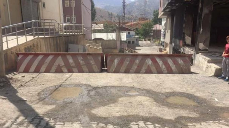 Şırnak'ta dikkat çeken kare! 4 girişe de kuruldu!