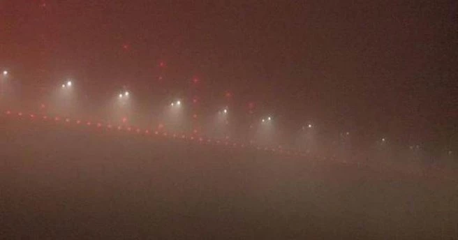 Sis İstanbul Boğazı`nı geçişlere kapattı