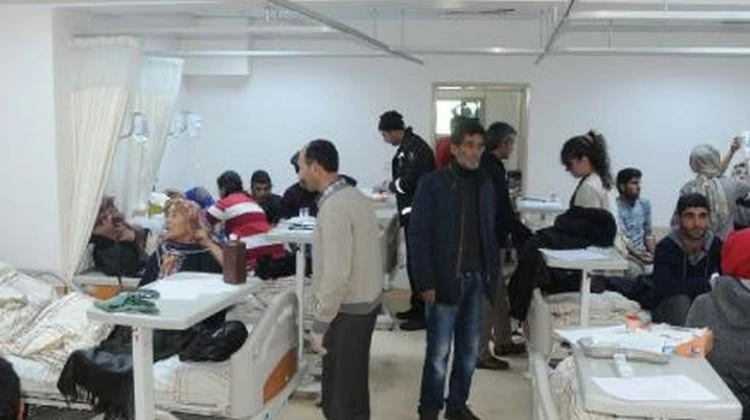 Sivas'ta buzlu yol kazası: 33 yaralı