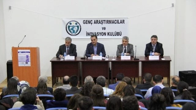 Siyaset ve Yönetim Tartışmaları` Konulu Panel