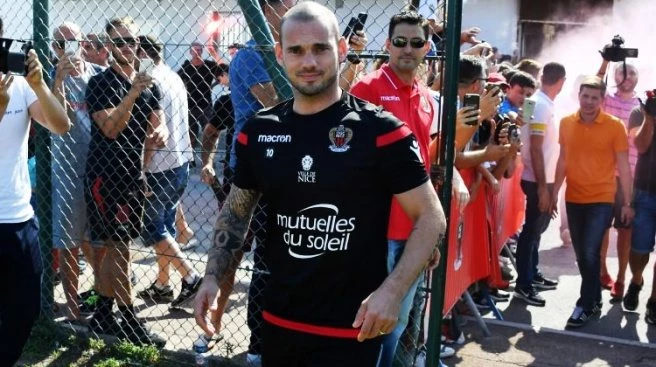 Sneijder imzayı attı ilk kez konuştu! `G.Saray...`